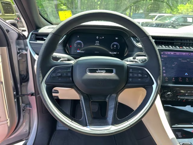 2025 Silver Zynith Jeep Grand Cherokee L Limited 4X4 SUV