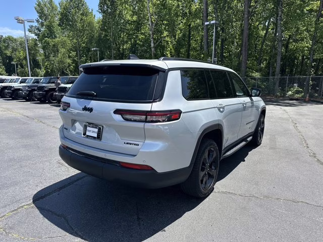 2025 Silver Zynith Jeep Grand Cherokee L Limited 4X4 SUV