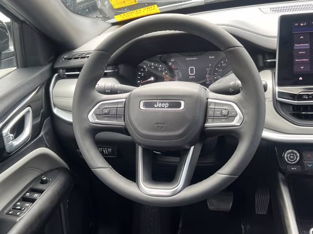 2025 Bright White Clearcoat Jeep Compass Limited 4X4 SUV