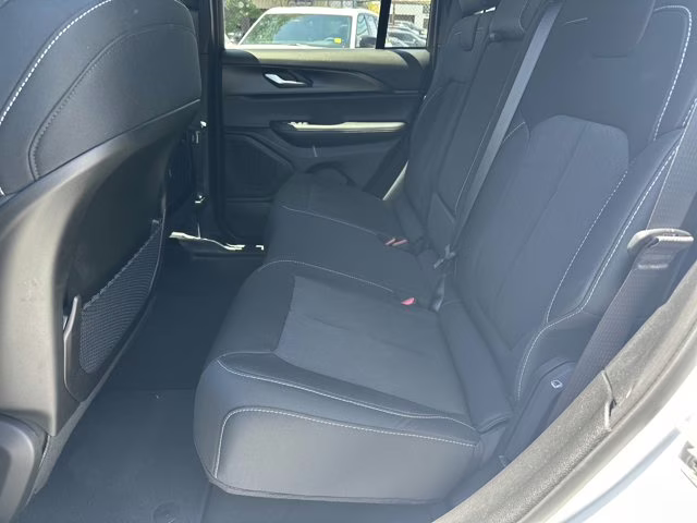 2024 Bright White Clearcoat Jeep Grand Cherokee Laredo RWD SUV