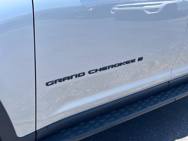 2025 Silver Zynith Jeep Grand Cherokee L Limited 4X4 SUV