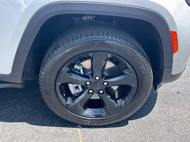 2025 Silver Zynith Jeep Grand Cherokee L Limited 4X4 SUV