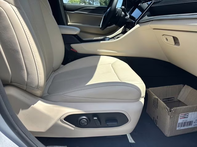 2025 Silver Zynith Jeep Grand Cherokee L Limited 4X4 SUV