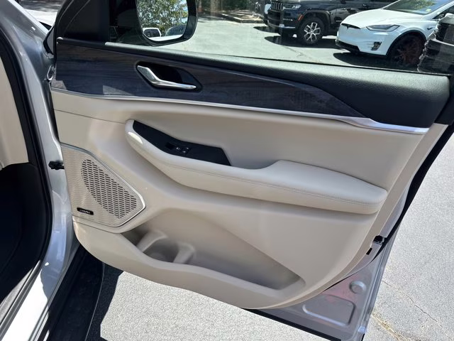 2025 Silver Zynith Jeep Grand Cherokee L Limited 4X4 SUV
