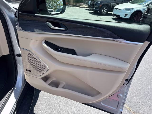 2025 Silver Zynith Jeep Grand Cherokee L Limited 4X4 SUV