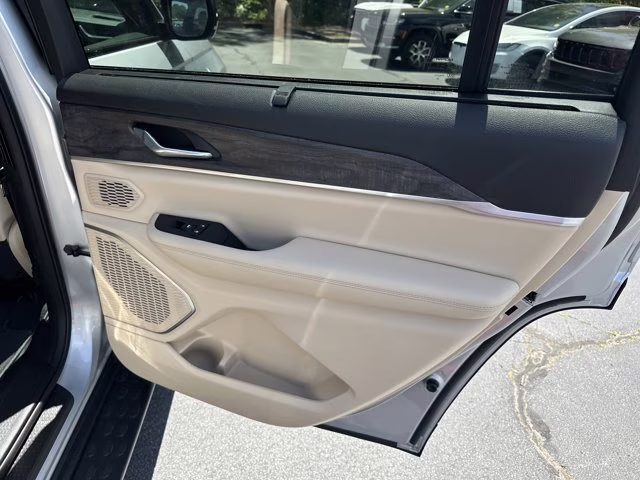 2025 Silver Zynith Jeep Grand Cherokee L Limited 4X4 SUV