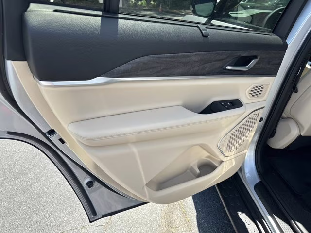 2025 Silver Zynith Jeep Grand Cherokee L Limited 4X4 SUV