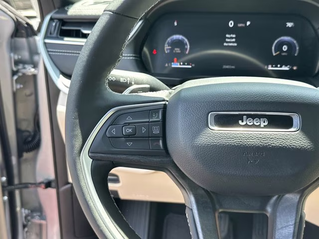 2025 Silver Zynith Jeep Grand Cherokee L Limited 4X4 SUV