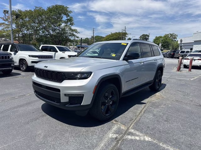 2025 Silver Zynith Jeep Grand Cherokee L Limited 4X4 SUV