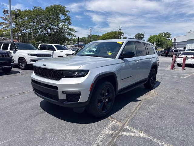 2025 Silver Zynith Jeep Grand Cherokee L Limited 4X4 SUV