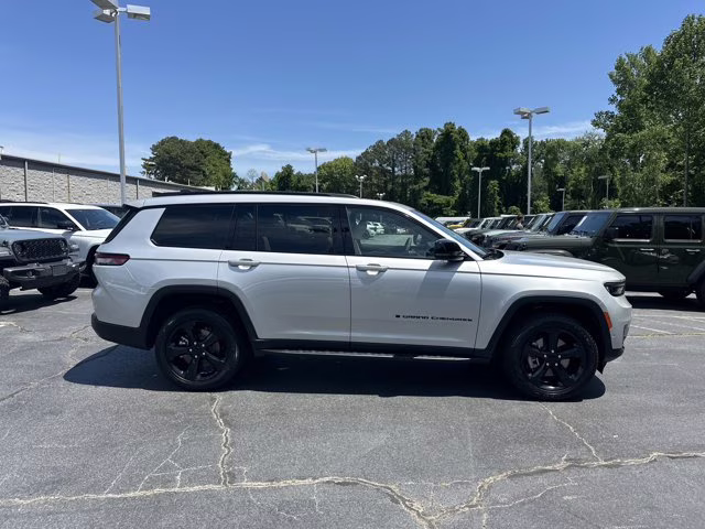 2025 Silver Zynith Jeep Grand Cherokee L Limited 4X4 SUV