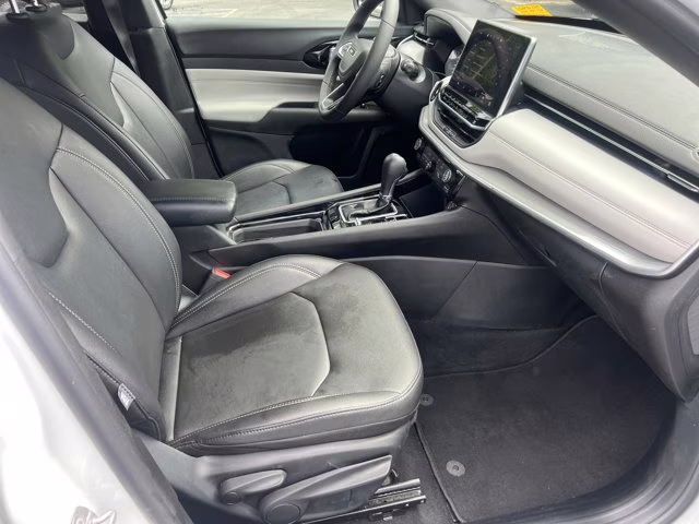 2025 Bright White Clearcoat Jeep Compass Limited 4X4 SUV