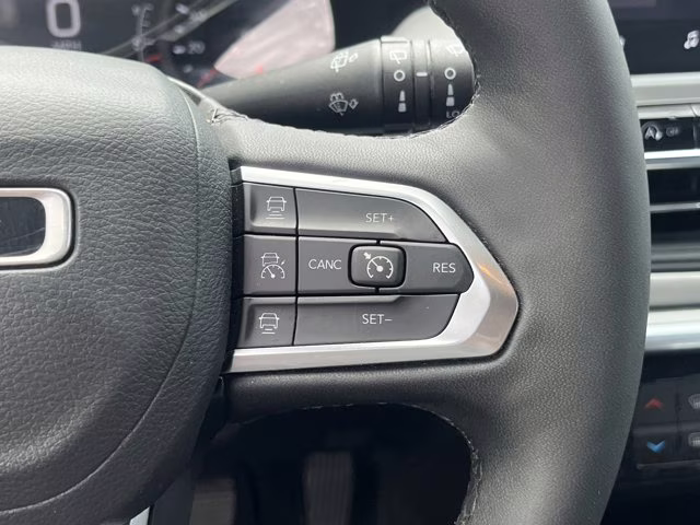 2025 Bright White Clearcoat Jeep Compass Limited 4X4 SUV