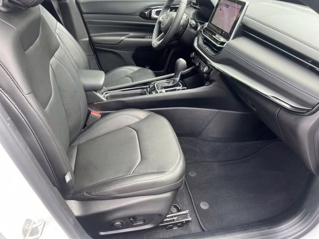 2025 Bright White Clearcoat Jeep Compass Limited 4X4 SUV