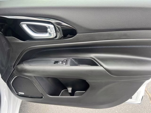 2025 Bright White Clearcoat Jeep Compass Limited 4X4 SUV