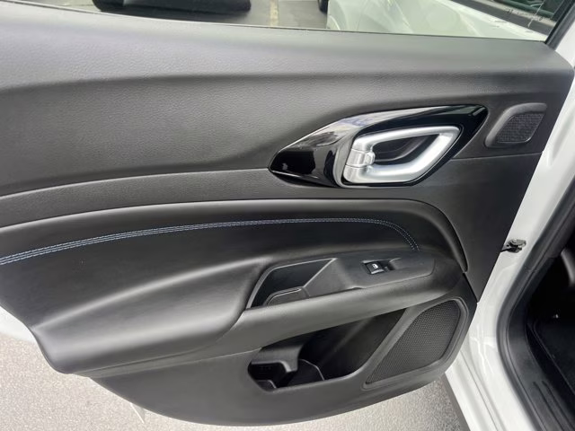 2025 Bright White Clearcoat Jeep Compass Limited 4X4 SUV