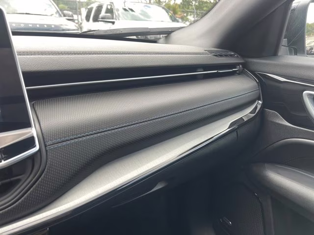 2025 Bright White Clearcoat Jeep Compass Limited 4X4 SUV