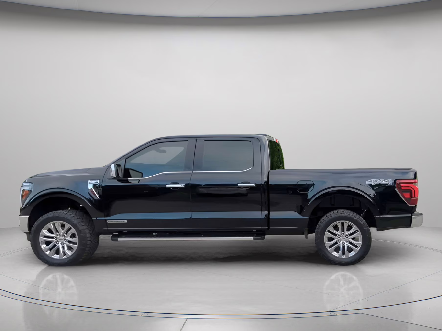 2025 Agate Black Metallic Ford F-150 LARIAT Crew Cab Pickup 4X4 Truck