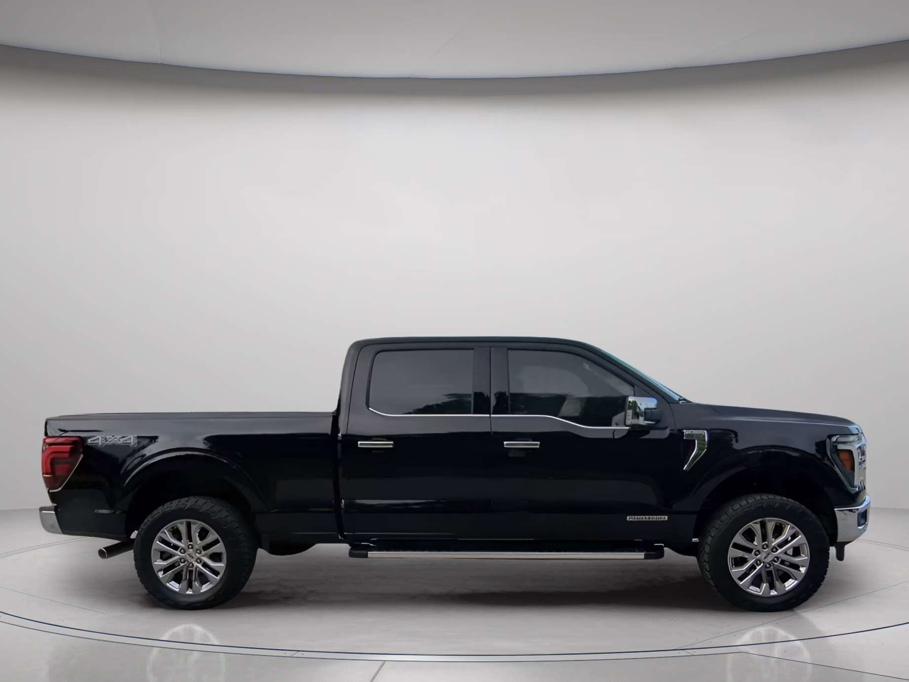 2025 Agate Black Metallic Ford F-150 LARIAT Crew Cab Pickup 4X4 Truck