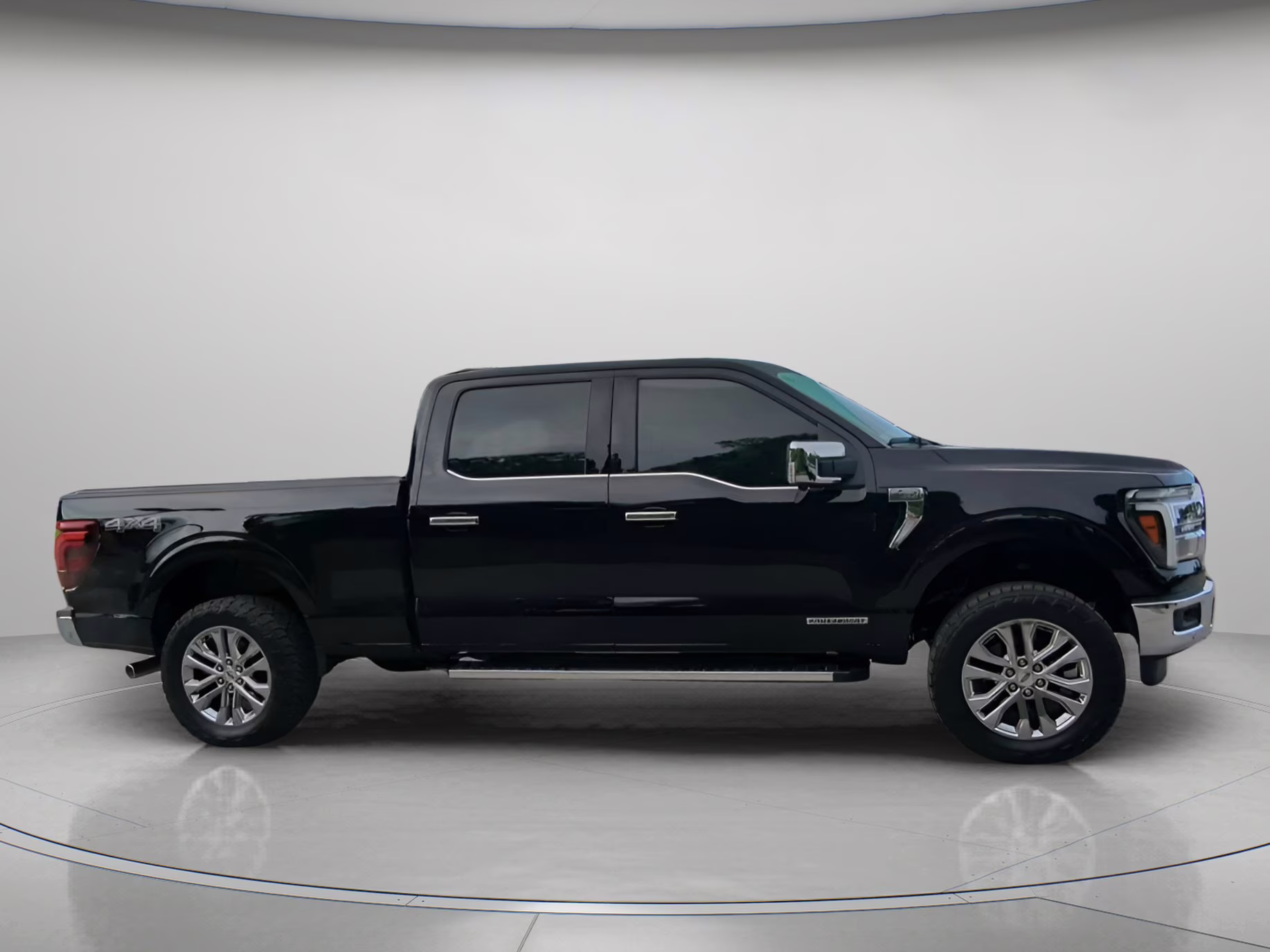 2025 Agate Black Metallic Ford F-150 LARIAT Crew Cab Pickup 4X4 Truck