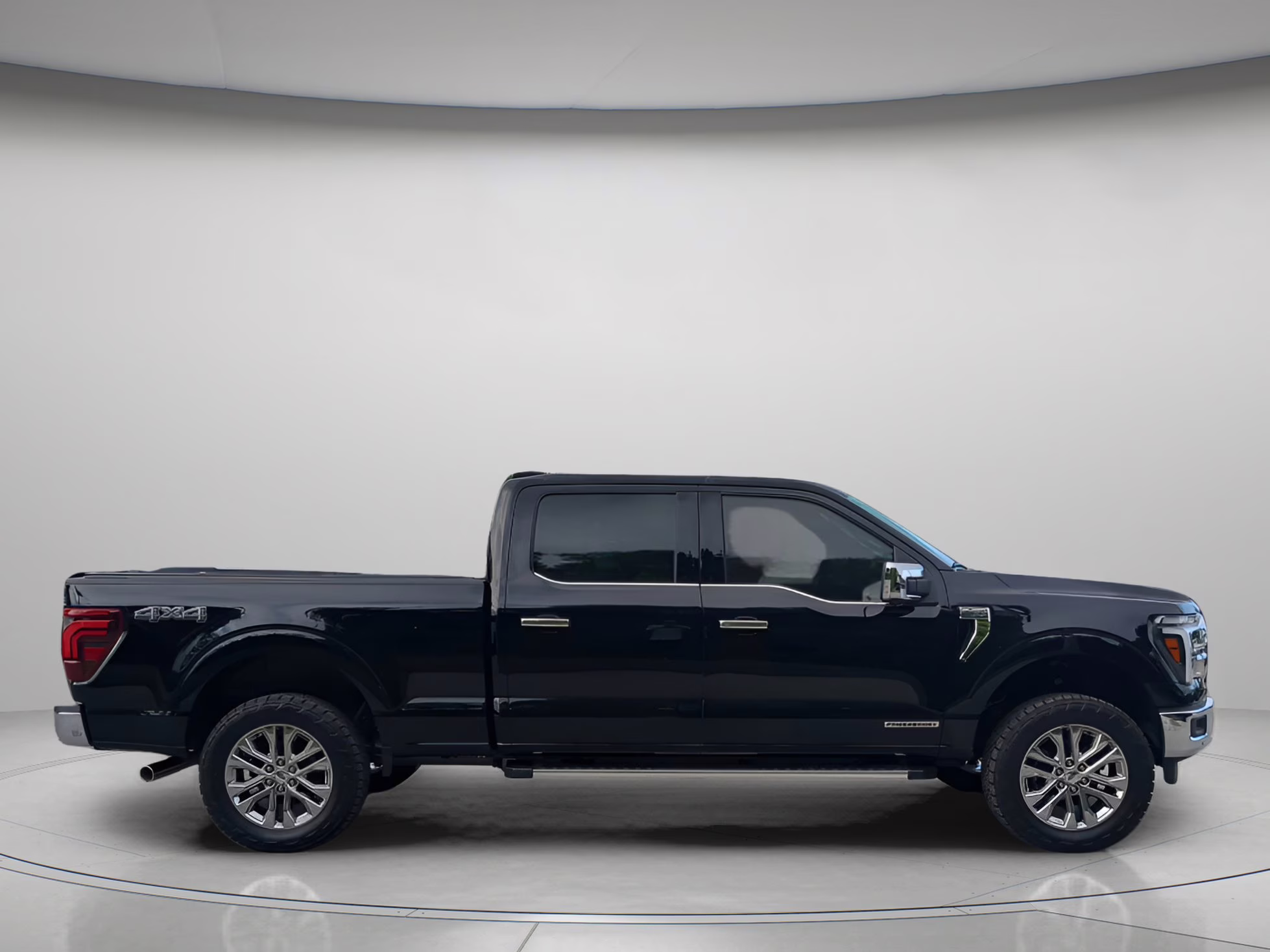 2025 Agate Black Metallic Ford F-150 LARIAT Crew Cab Pickup 4X4 Truck
