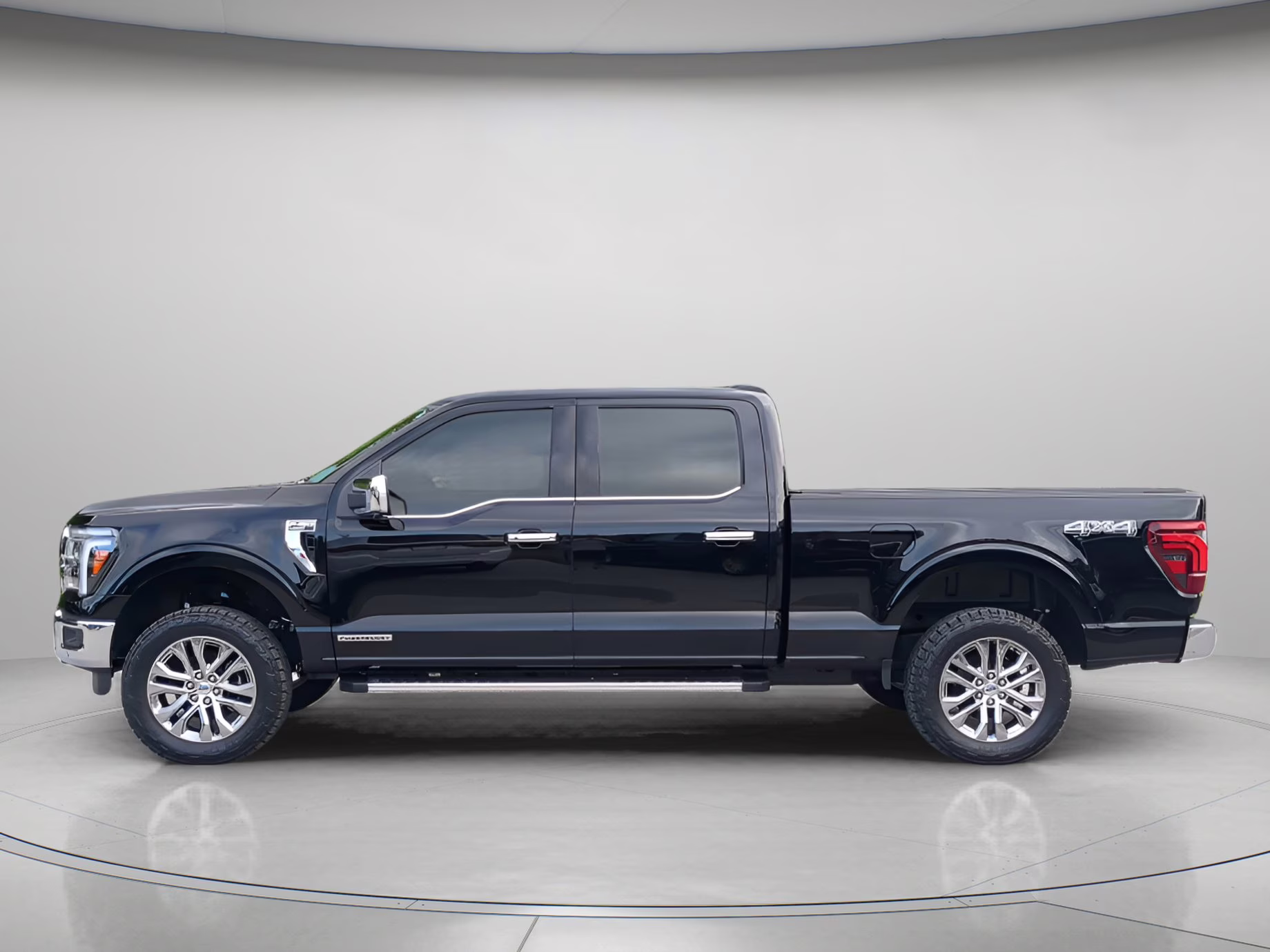 2025 Agate Black Metallic Ford F-150 LARIAT Crew Cab Pickup 4X4 Truck