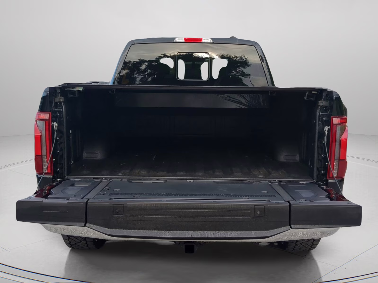 2025 Agate Black Metallic Ford F-150 LARIAT Crew Cab Pickup 4X4 Truck