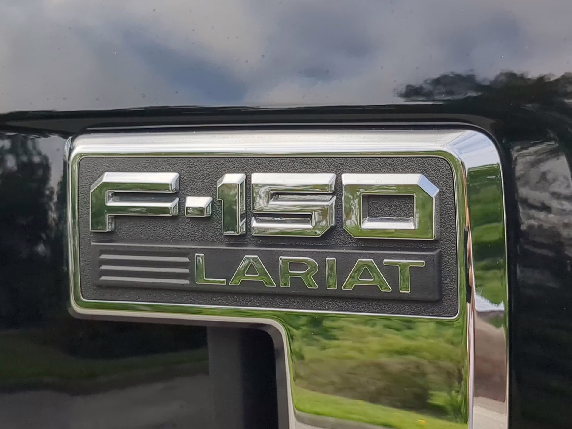 2025 Agate Black Metallic Ford F-150 LARIAT Crew Cab Pickup 4X4 Truck