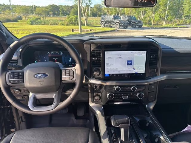 2025 Agate Black Metallic Ford F-150 LARIAT Crew Cab Pickup 4X4 Truck