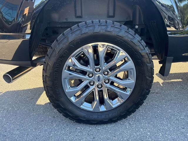 2025 Agate Black Metallic Ford F-150 LARIAT Crew Cab Pickup 4X4 Truck