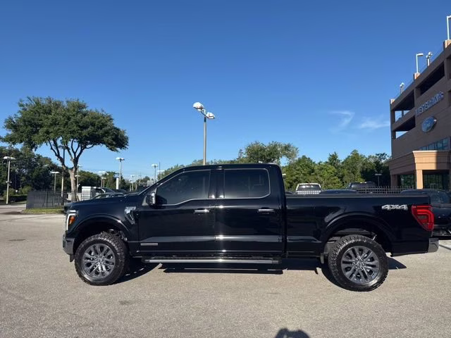 2025 Agate Black Metallic Ford F-150 LARIAT Crew Cab Pickup 4X4 Truck