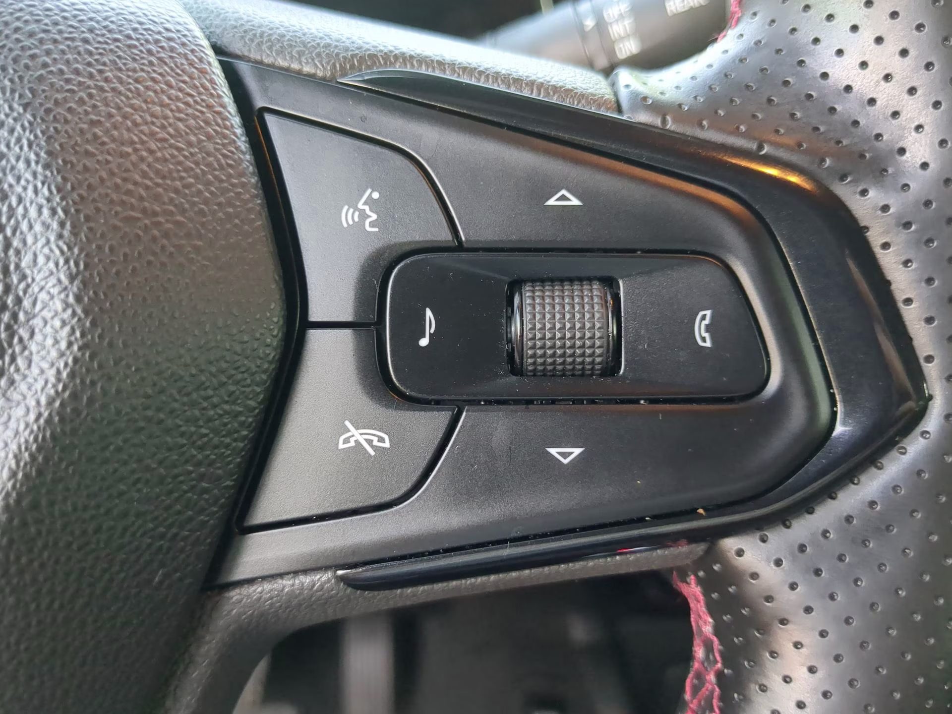 2025 Mosaic Black Metallic Chevrolet Trailblazer RS FWD SUV
