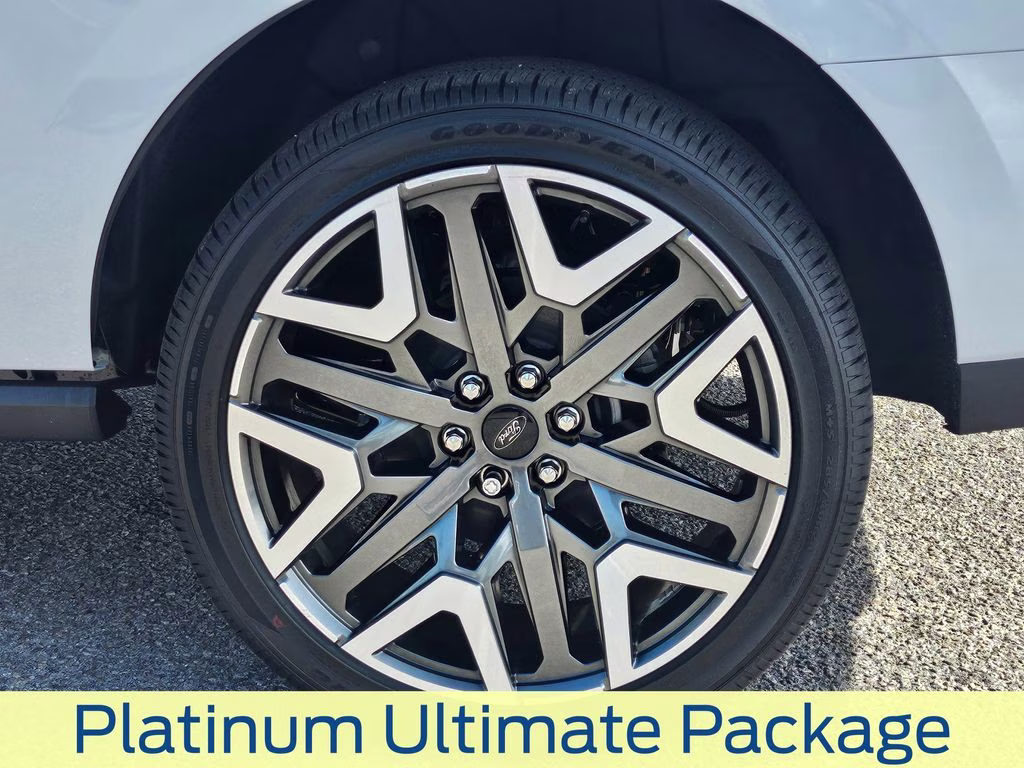 2026 Space Silver Metallic Ford Expedition Platinum 4X4 SUV