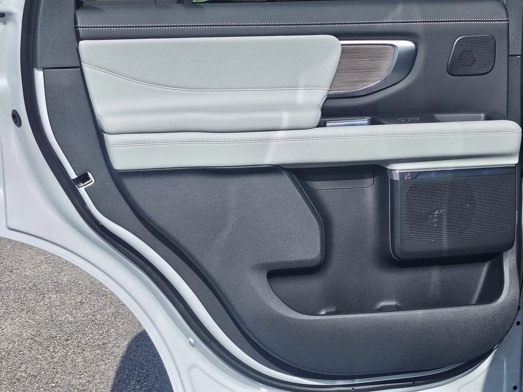 2026 Space Silver Metallic Ford Expedition Platinum 4X4 SUV