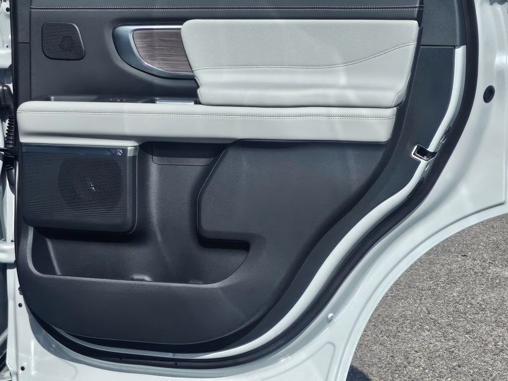 2026 Space Silver Metallic Ford Expedition Platinum 4X4 SUV