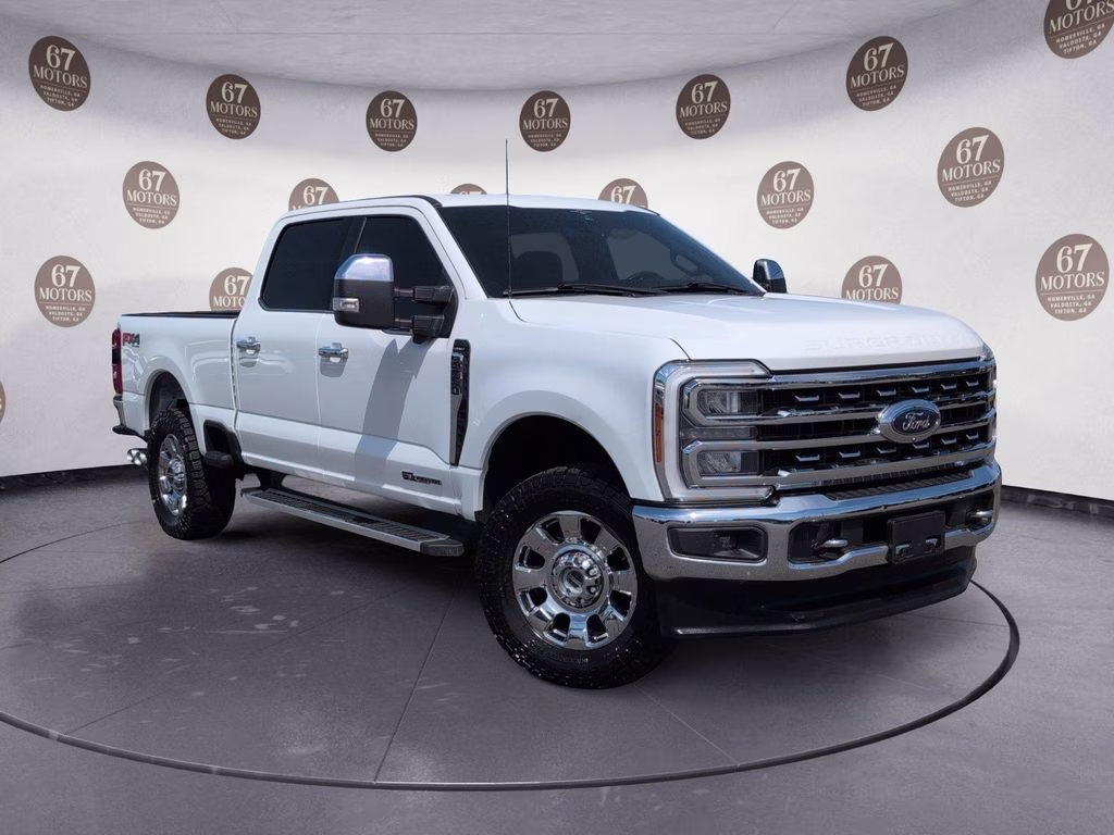 2023 Oxford White Ford Super Duty F-250 SRW Lariat 4X4 Truck