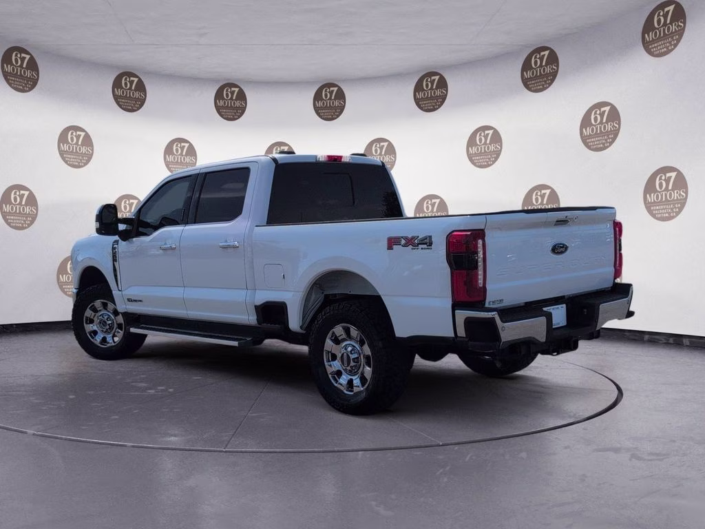 2023 Oxford White Ford Super Duty F-250 SRW Lariat 4X4 Truck