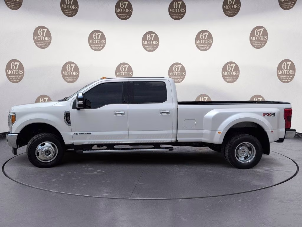 2018 White Platinum Clearcoat Metallic Ford Super Duty F-350 DRW Lariat 4X4 Truck