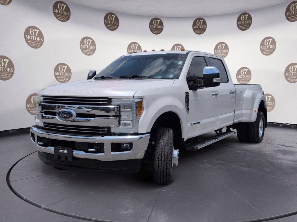 2018 White Platinum Clearcoat Metallic Ford Super Duty F-350 DRW Lariat 4X4 Truck