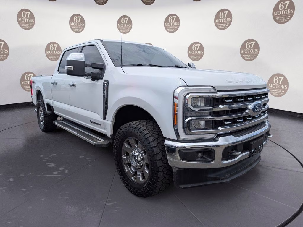 2023 Oxford White Ford Super Duty F-250 SRW Lariat 4X4 Truck