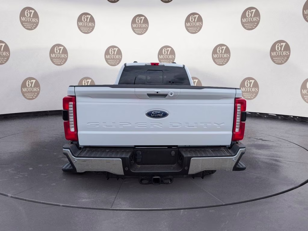 2023 Oxford White Ford Super Duty F-250 SRW Lariat 4X4 Truck