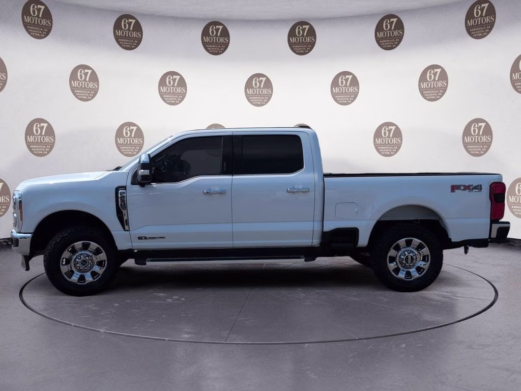 2023 Oxford White Ford Super Duty F-250 SRW Lariat 4X4 Truck