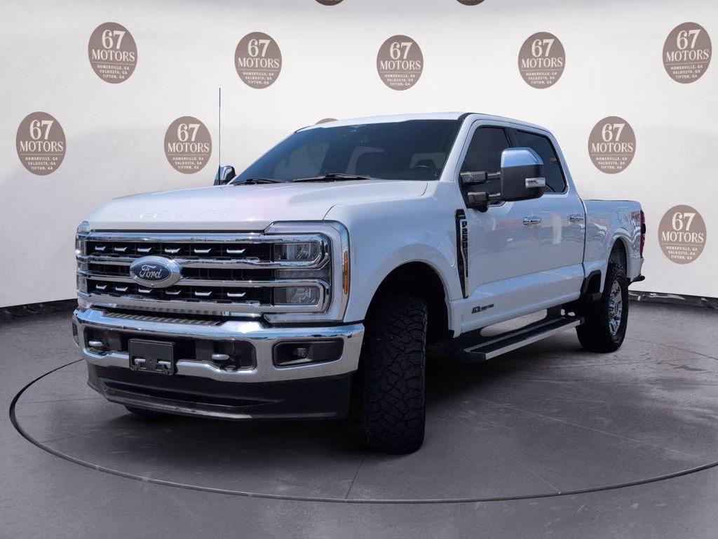 2023 Oxford White Ford Super Duty F-250 SRW Lariat 4X4 Truck