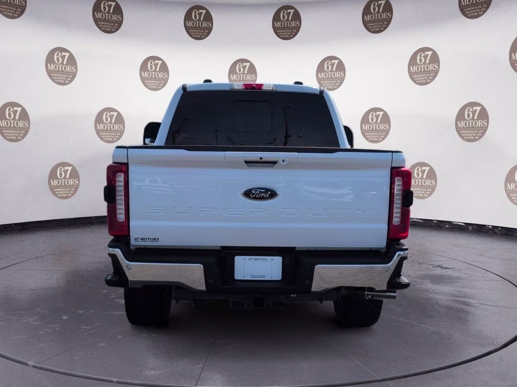 2023 Oxford White Ford Super Duty F-250 SRW Lariat 4X4 Truck