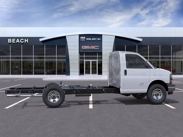 2026 Summit White GMC Savana Cutaway 3500 1WT RWD Extended Wheelbase