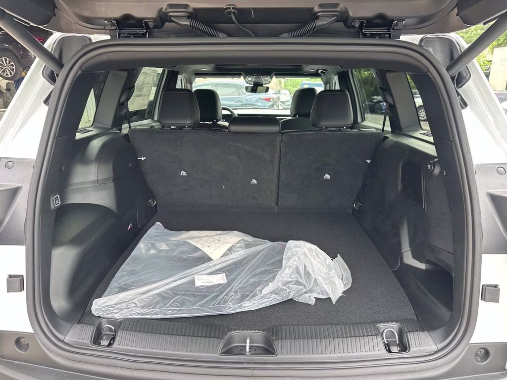 2026 Bright White Clearcoat Jeep Cherokee Overland 4X4 SUV