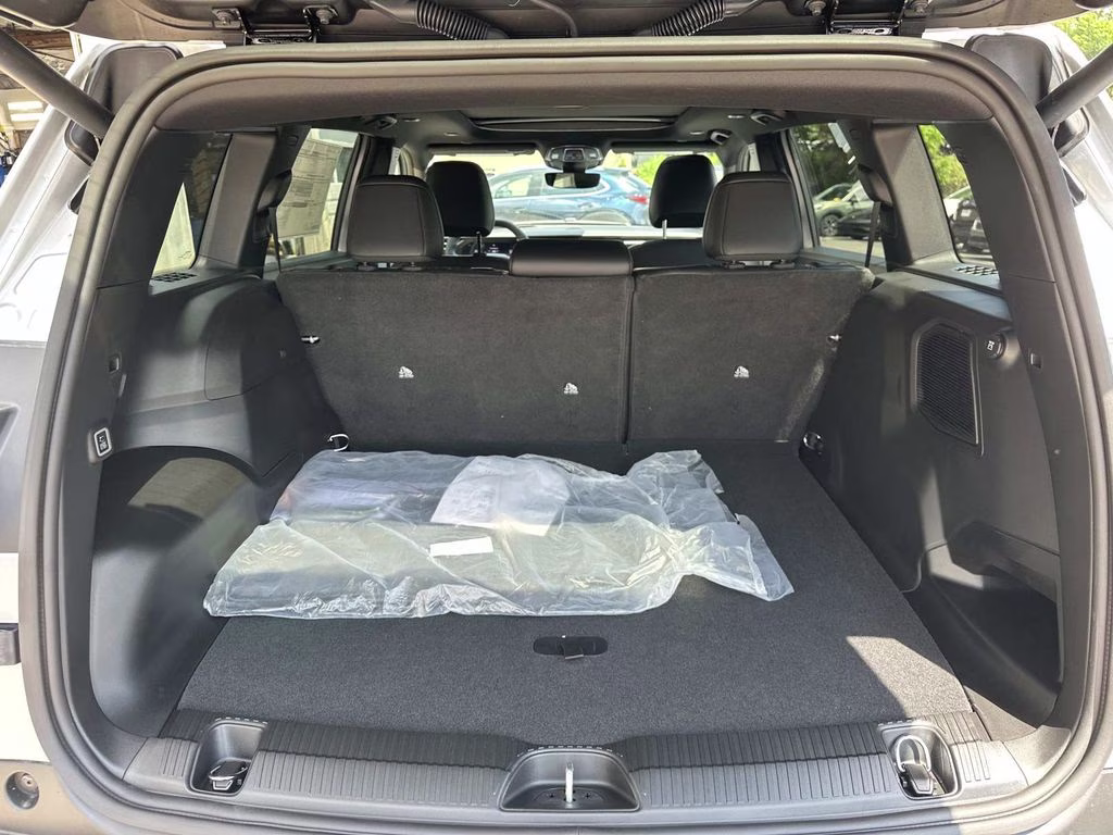 2026 Silver Zynith Clearcoat Jeep Cherokee Overland 4X4 SUV