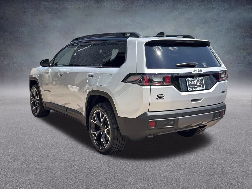 2026 Silver Zynith Clearcoat Jeep Cherokee Overland 4X4 SUV