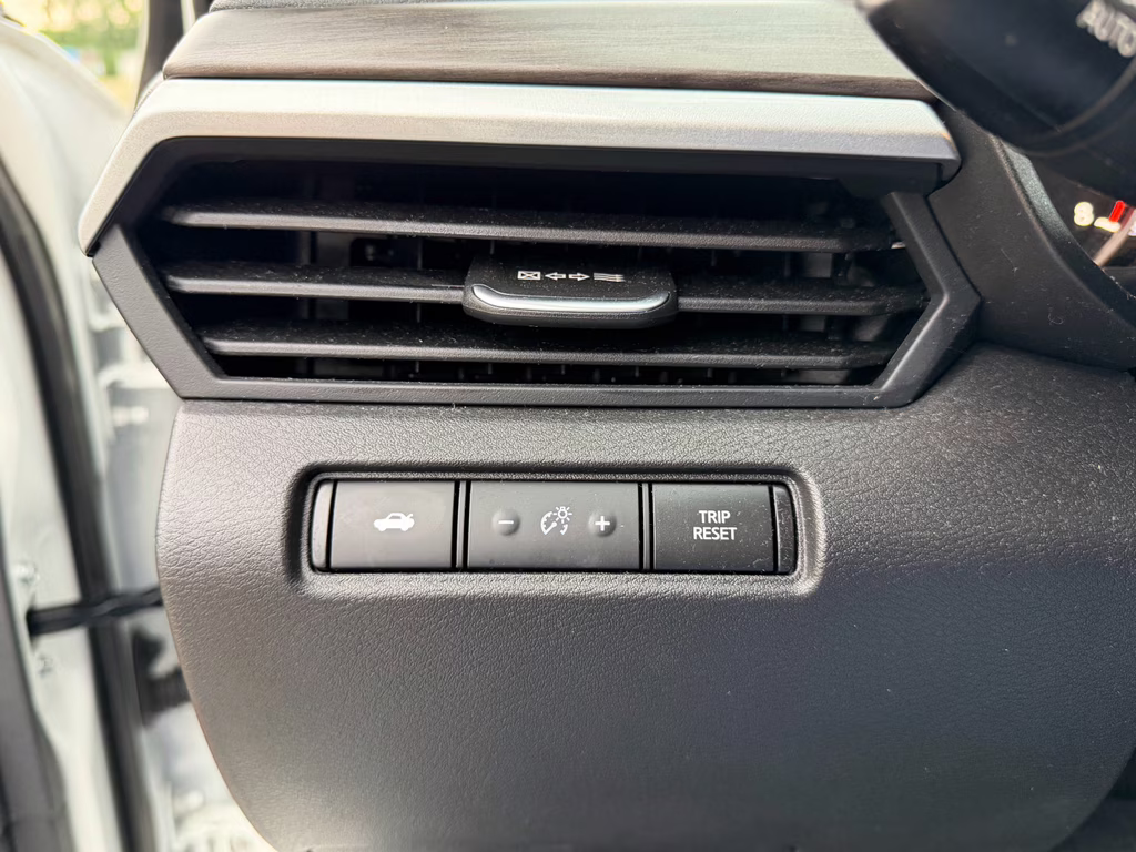2025 Glacier White Nissan Altima SV FWD Sedan
