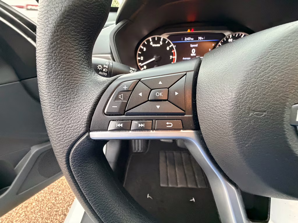 2025 Glacier White Nissan Altima SV FWD Sedan